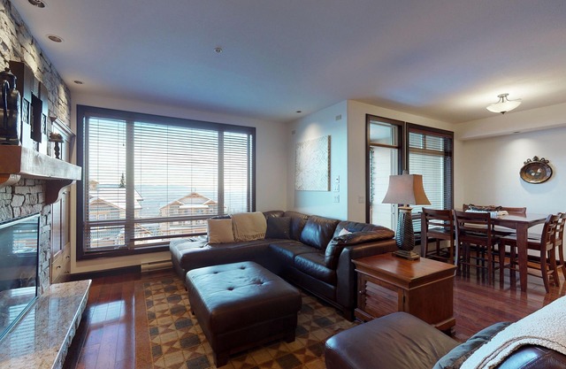 Ski-in/out condo w/private hot tub, gas fireplace, & steam shower - mtn views