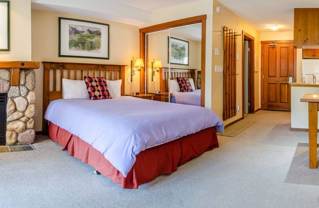 Studio bedroom apartment in village centre, ski in/out
