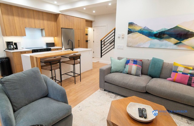 Upgraded Whistler Village Condo. BBQ on the Deck, Pool and Hot Area