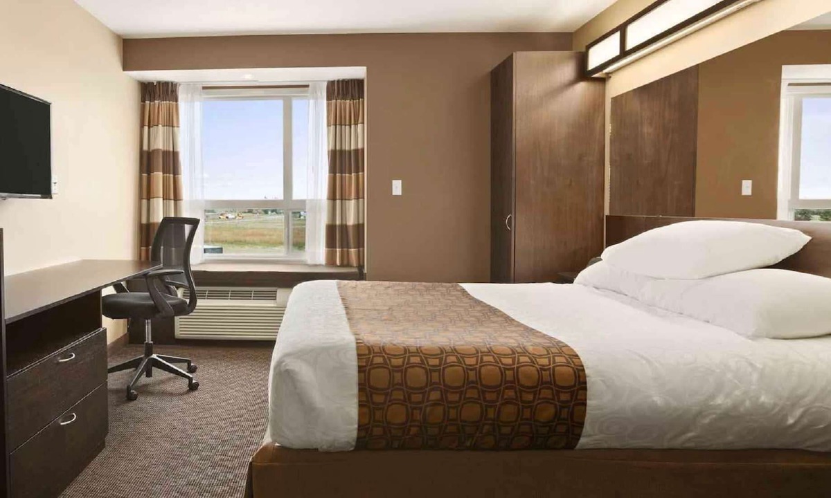Blackfalds Hotel | Microtel Inn & Suites by Wyndham Blackfalds Red Deer North