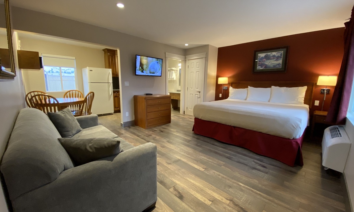 Osoyoos Hotel | Sahara Courtyard Inn