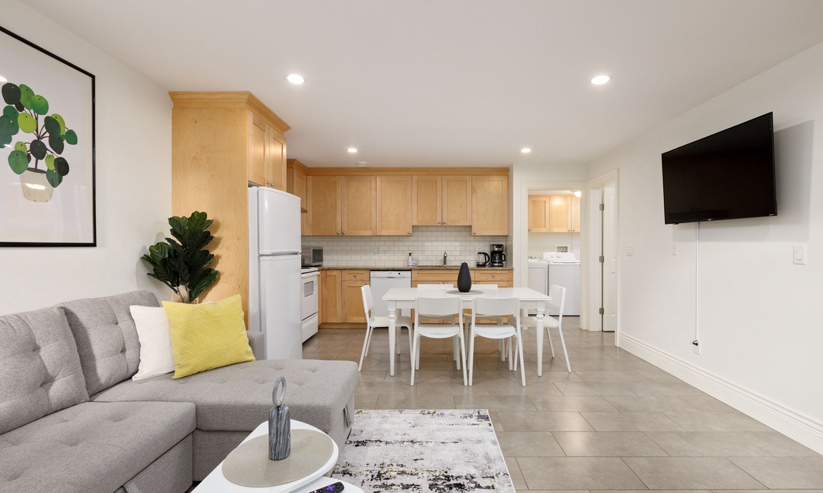 Vancouver Apartment | Cozy 2BR BSMT Suite Near Grouse Mt. and Edgemont.