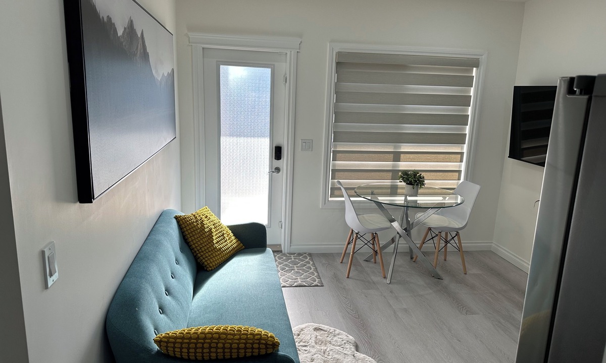 Symons Valley House | Sunlight Kissed Cozy Suite - Modern Boho Paradise