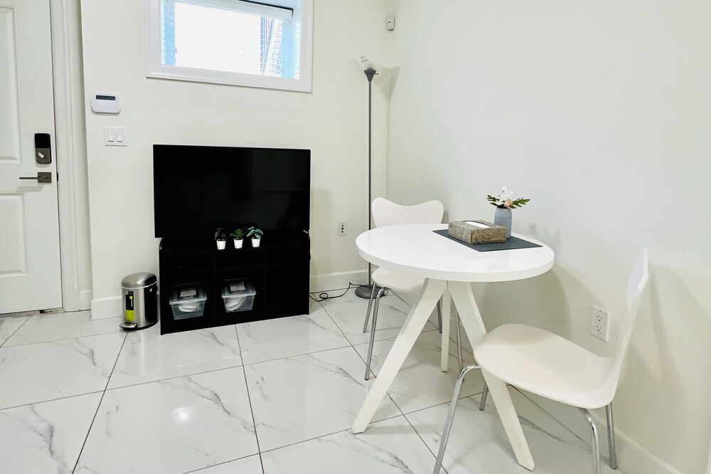 Renfrew-Collingwood Apartment | Rupert House