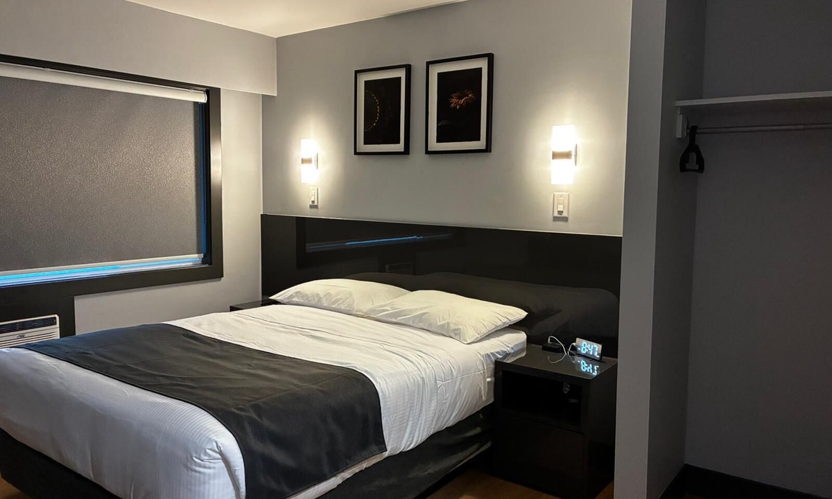 100 Mile House Hotel | Nights Inn