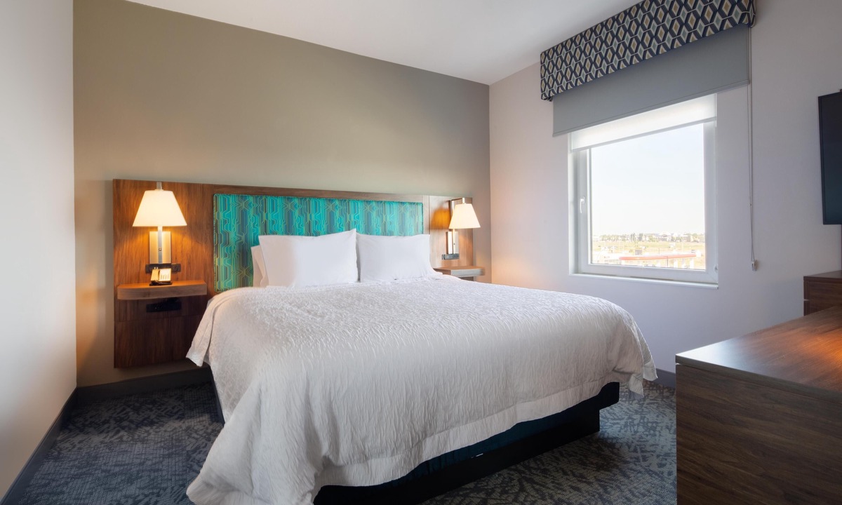 Northwest Edmonton Hotel | Hampton Inn & Suites by Hilton Edmonton St. Albert