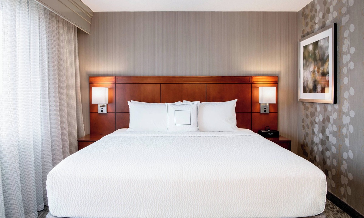 West Edmonton Hotel | Courtyard by Marriott Edmonton West