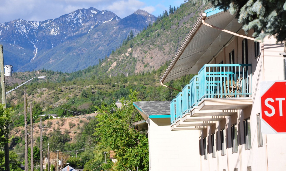 Lillooet Hotel | Canadas Best Value Inn Mile 0
