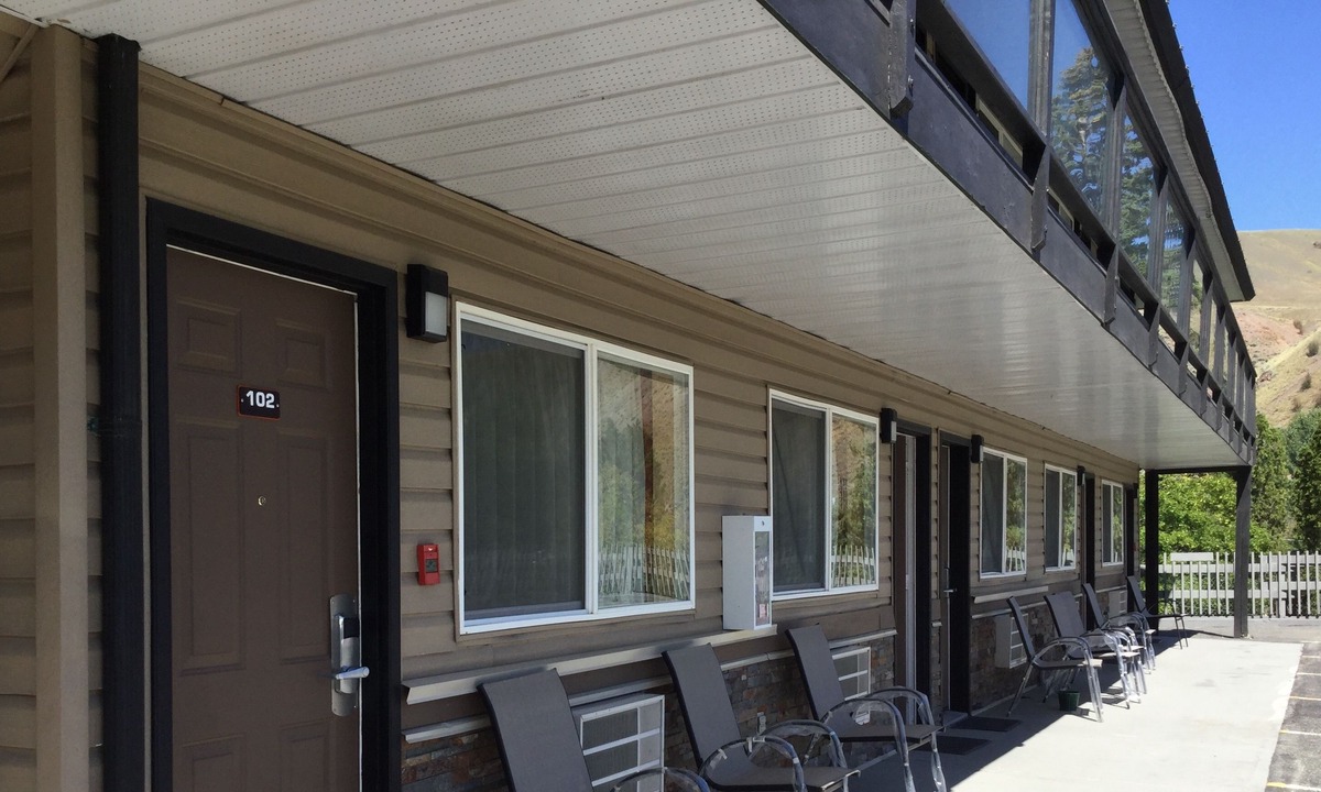 Cache Creek Hotel | Riverside Motel