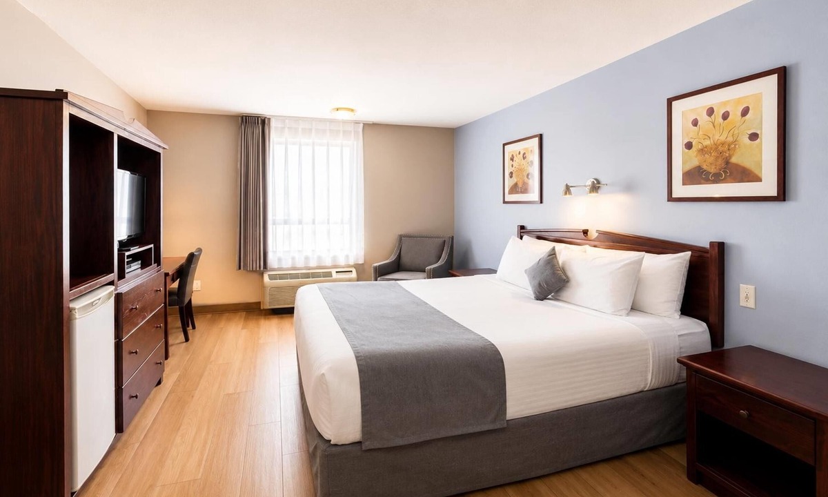 Winfield Hotel | Super 8 by Wyndham Lake Country/Winfield Area Airport North