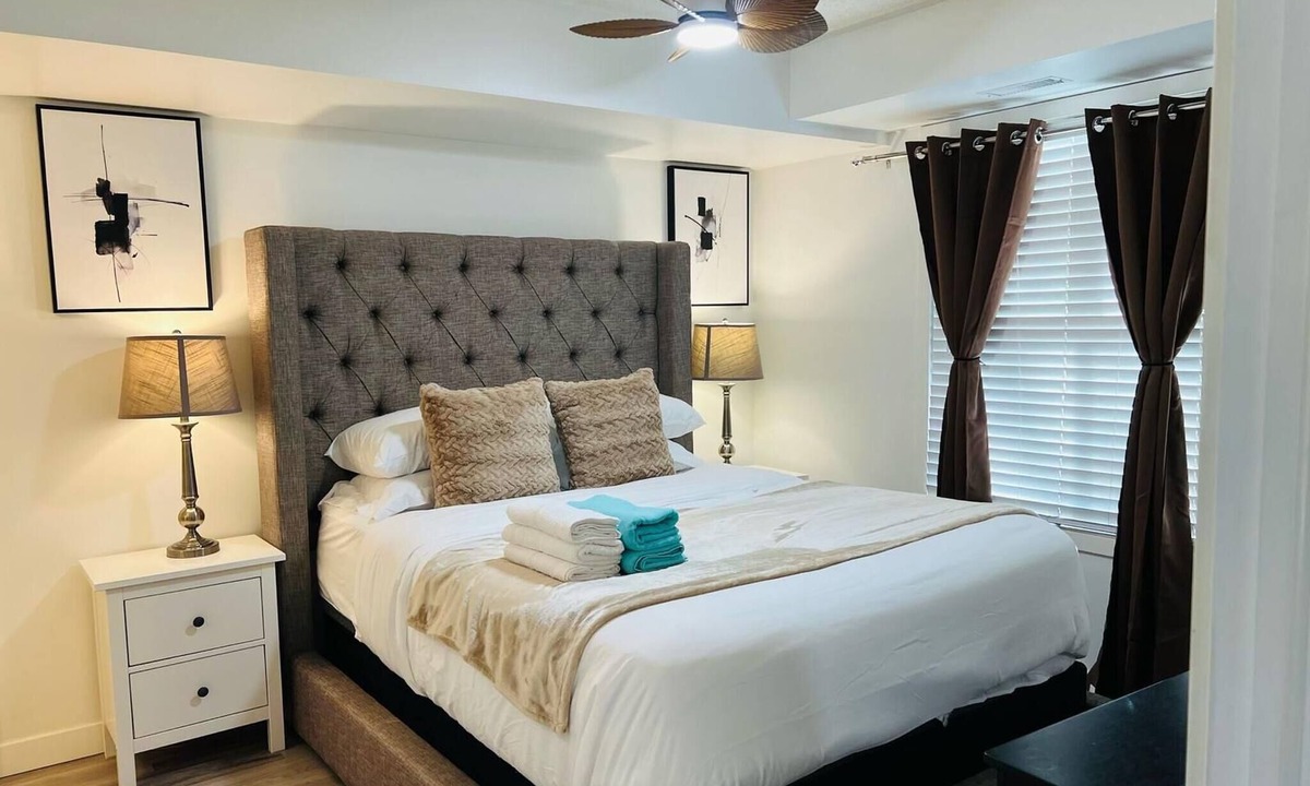 Downtown Edmonton Apartment | Modern Comfort in Edmonton's Heart, 2 Bedroom Apartment