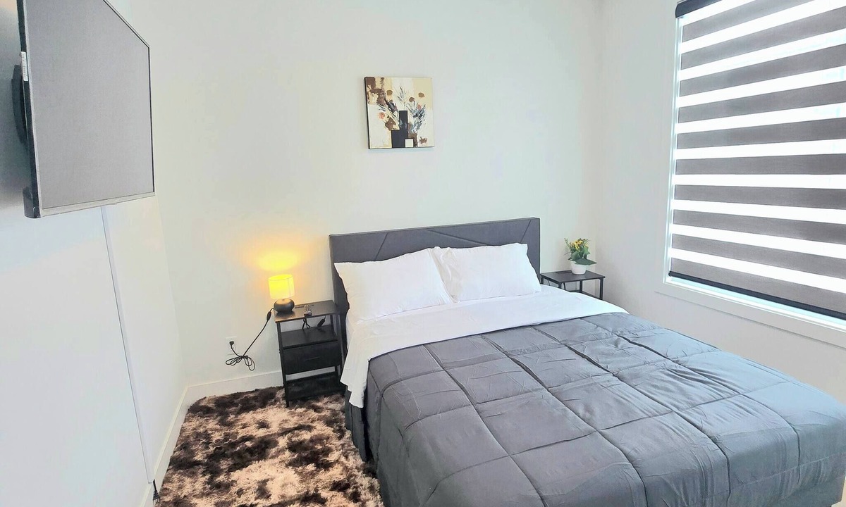 Southwest Edmonton House | Serene 3 Bedroom Home Near YEG With Pool Table