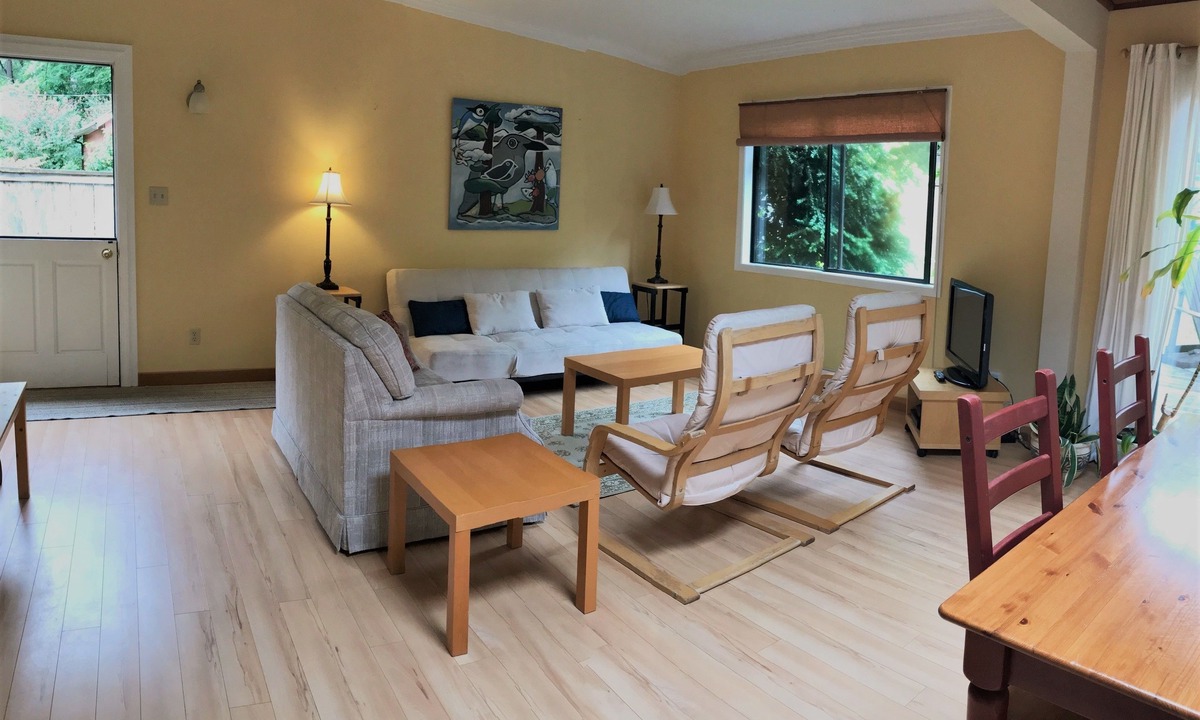 Sturdies Bay Hotel | Driftwood Village