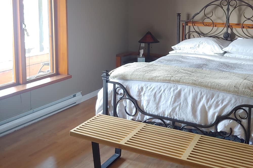 North Okanagan House | On Mable Lake, Park Mountain sledding and ATV area. All season recreation!!!