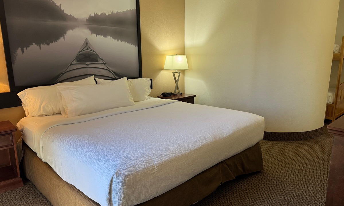 High River Hotel | Super 8 by Wyndham High River AB