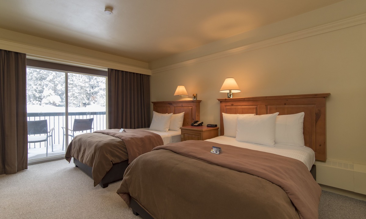 Lake Louise Hotel | Deer Lodge