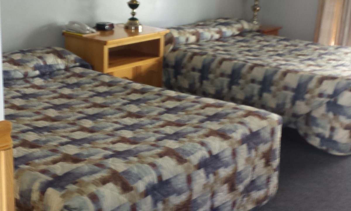 Williams Lake Hotel | Lakeside Motel