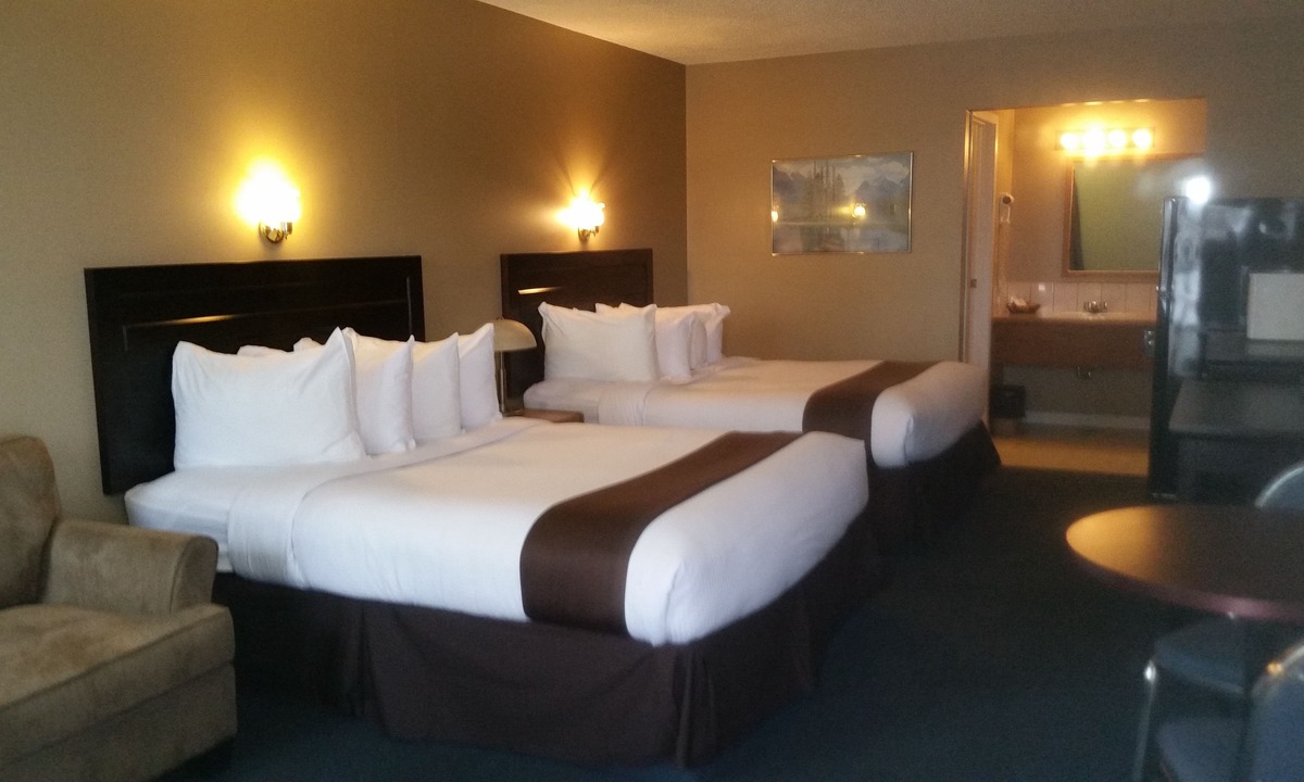 Sundre Hotel | Chinook Country Inn