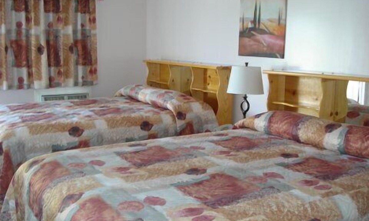 Barriere Hotel | Mountain Springs Motel & RV Park