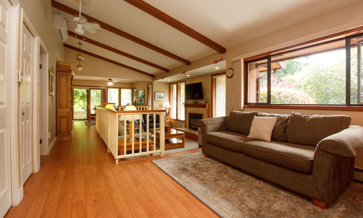 North Saanich Bed & Breakfast | Coles Bay Vacation Retreat
