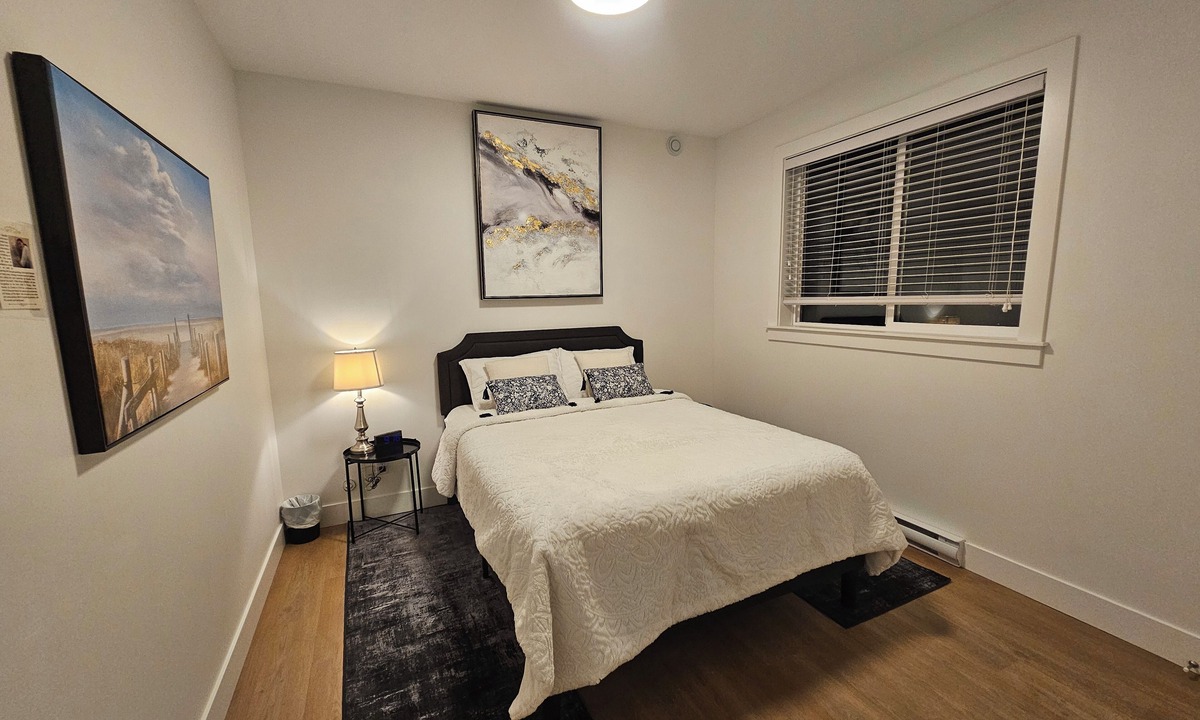 Sooke Apartment | Escape to the Mountains & Ocean with your private hot tub!