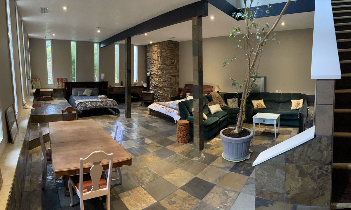 East Sooke Villa | Wonderland Mansion @ Serenity Lodges