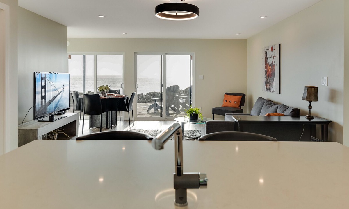 Saanich East Apartment | Otter Grotto