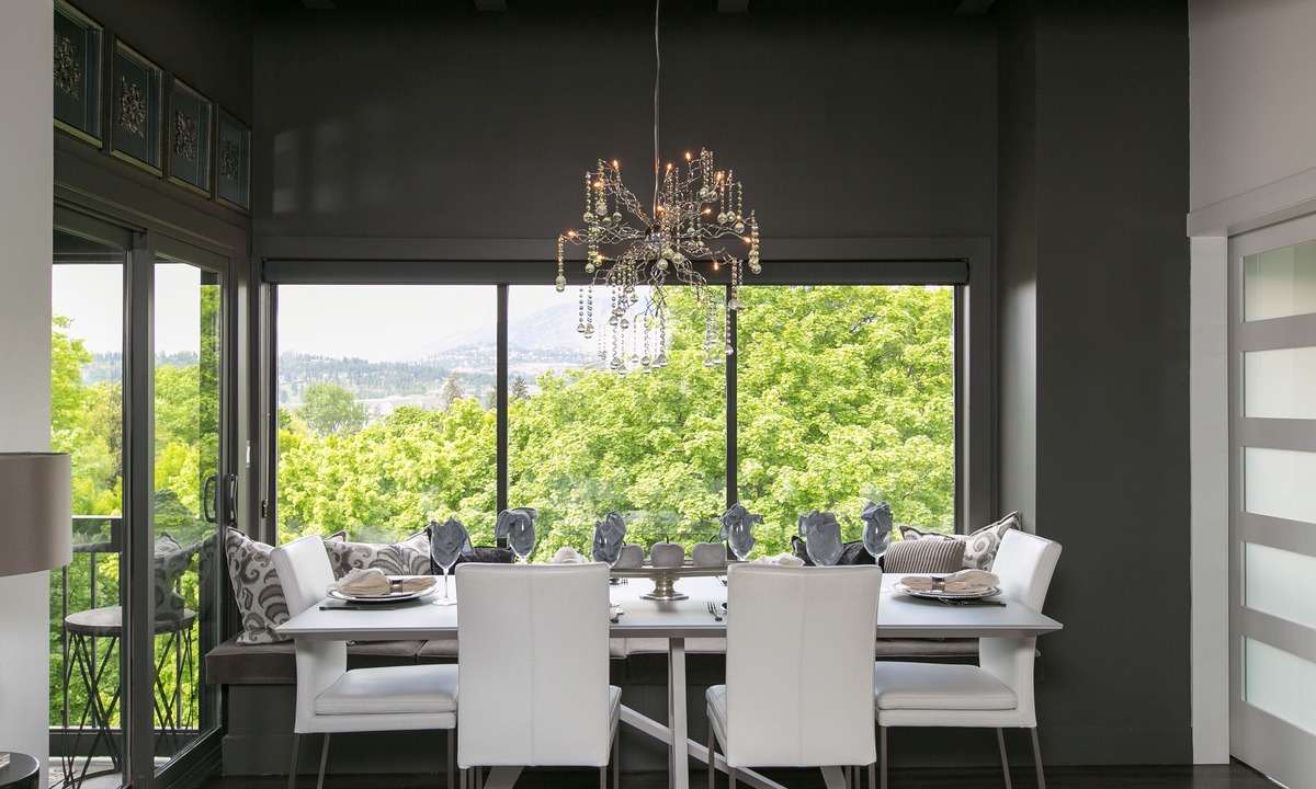 Kelowna Central Business District Hotel | Luxury Waterfront - Downtown Kelowna!