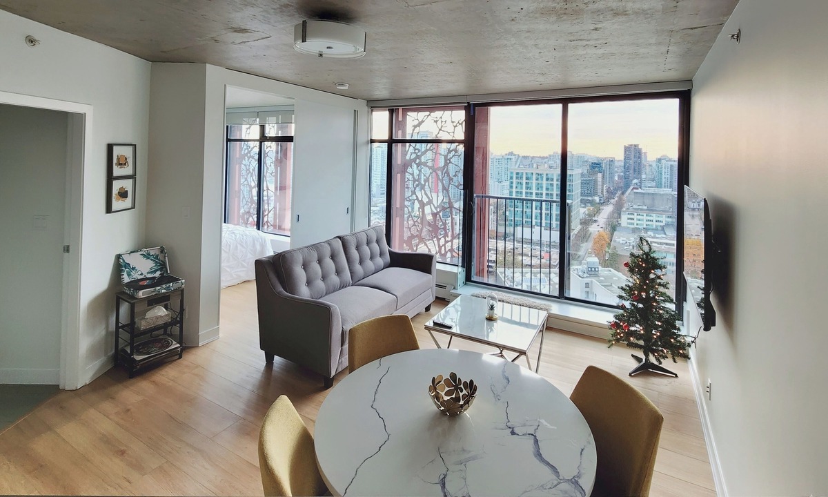 Gastown Condo | Stylish 1BR in Gastown, heart of Downtown Vancouver, Nearby Transit & BC Place