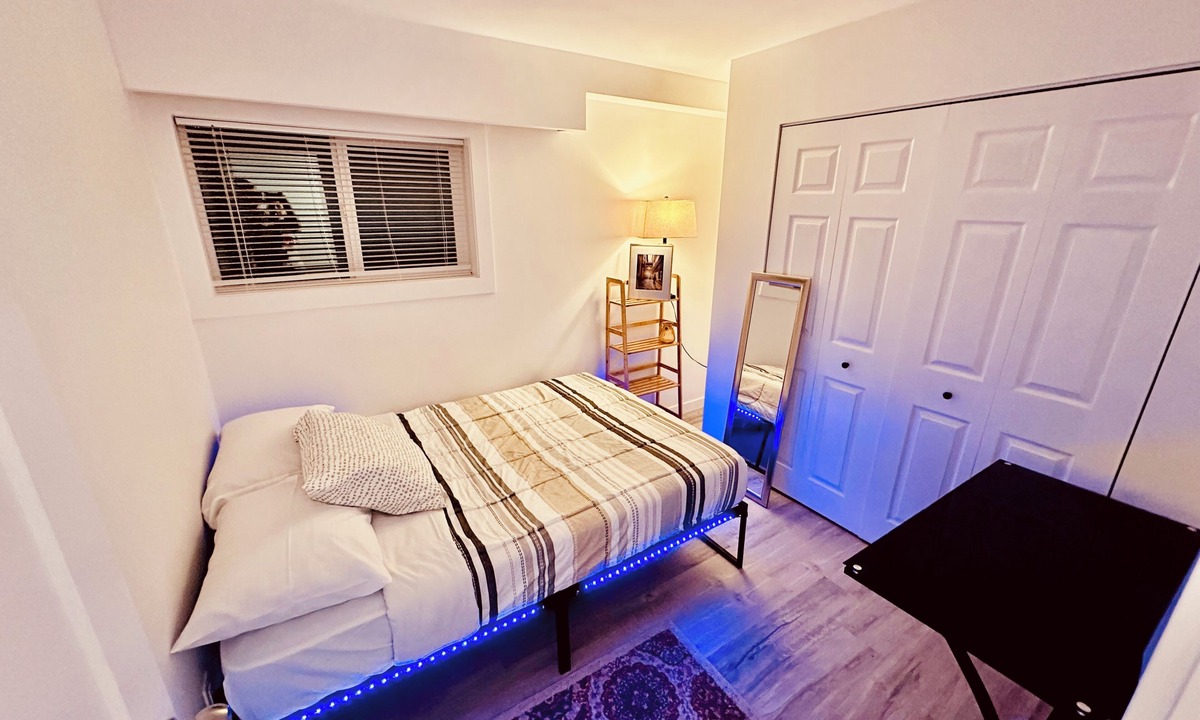 Saanich East Apartment | Modern Cozy Home | Free Parking | Close to Downtown & Beach