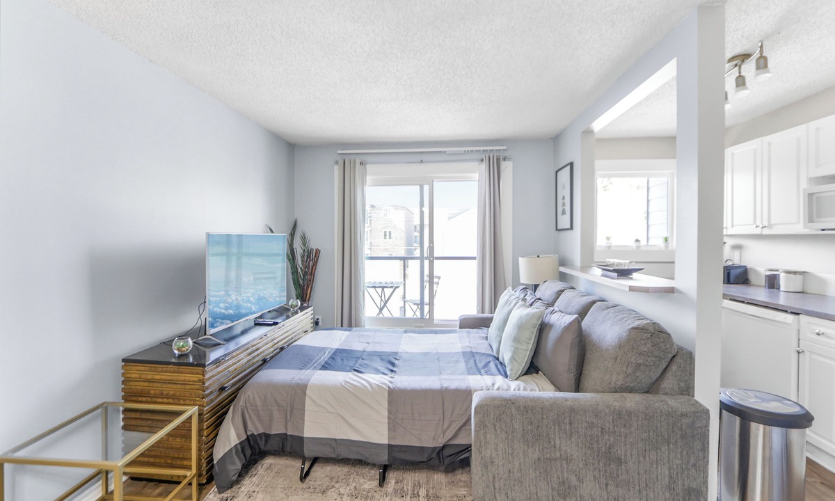 Sunnyside Condo | Cozy Vibes in Kensington - Free WiFi | Parking | Portable AC