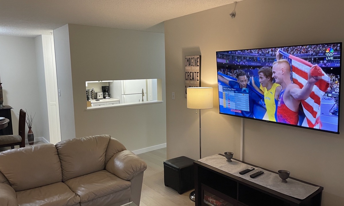 North Central Edmonton Condo | Cozy Condo close to LRT, Stadium and Expo Center.