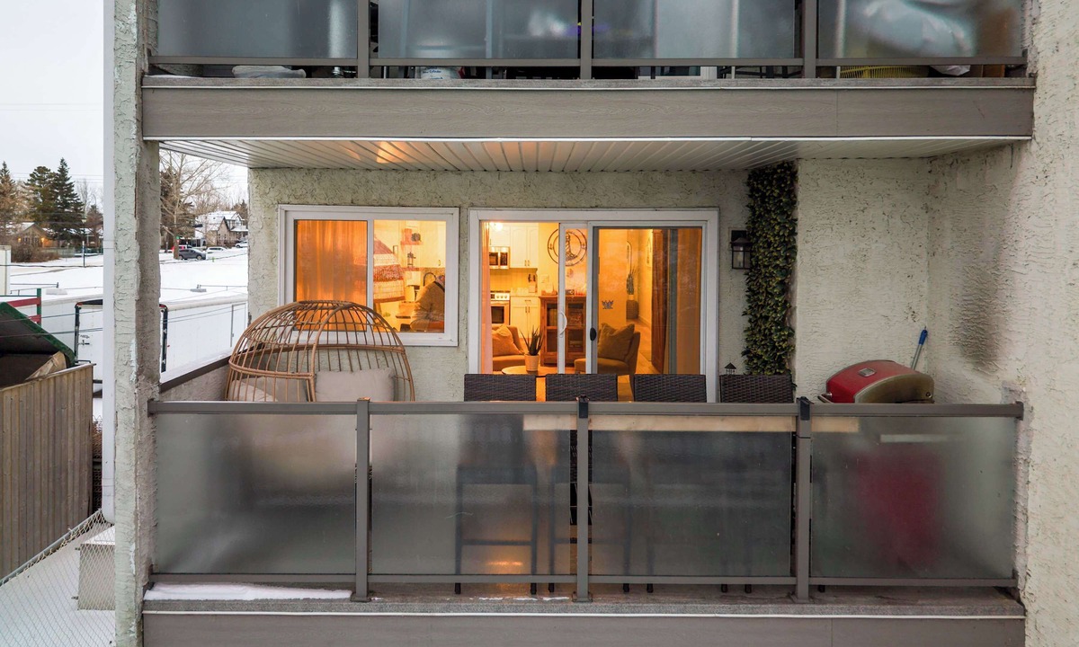 Sylvan Lake Condo | Lakeview Gem | Lakeside Retreat | Stunning Views |