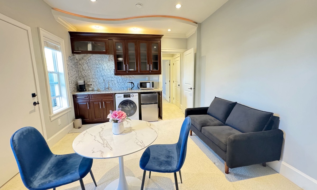 Seafair House | Cozy private one bedroom suite with living room near beautiful dyke