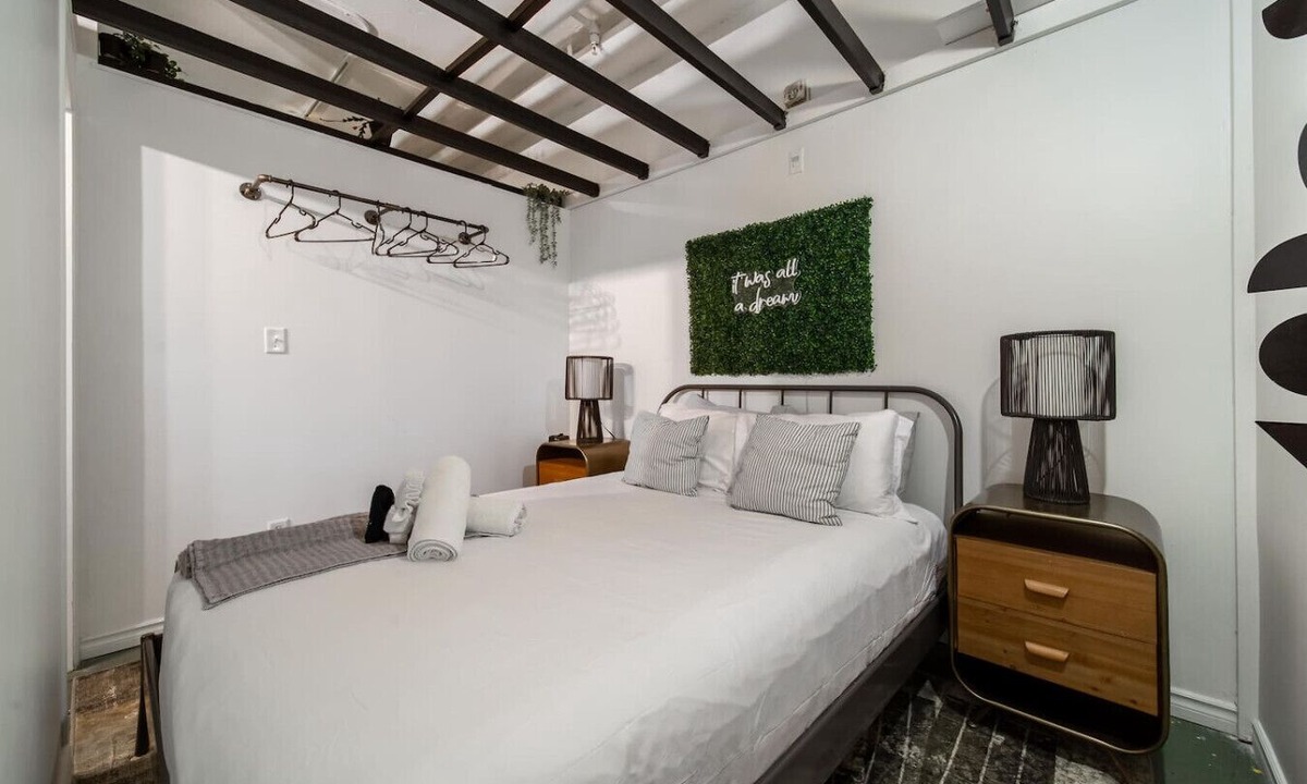 Downtown Edmonton Apartment | Chic & Cozy Loft | Rogers Place | LRT | Jasper Ave