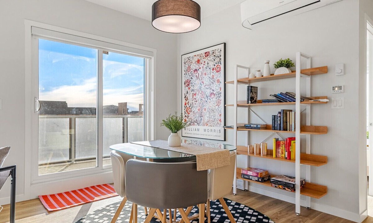 Southeast Calgary Apartment | Air Conditioned 2 BR Luxury Suite/w King Bed