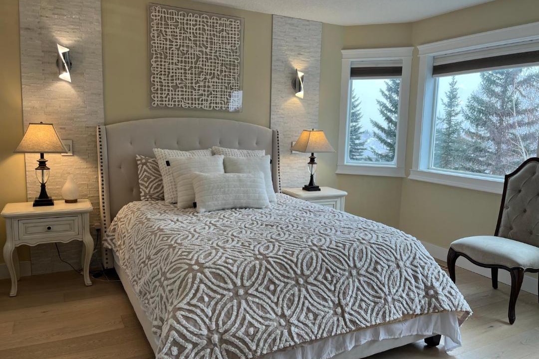 Signal Hill House | Modern Cozy Room with Private Bathroom and City View