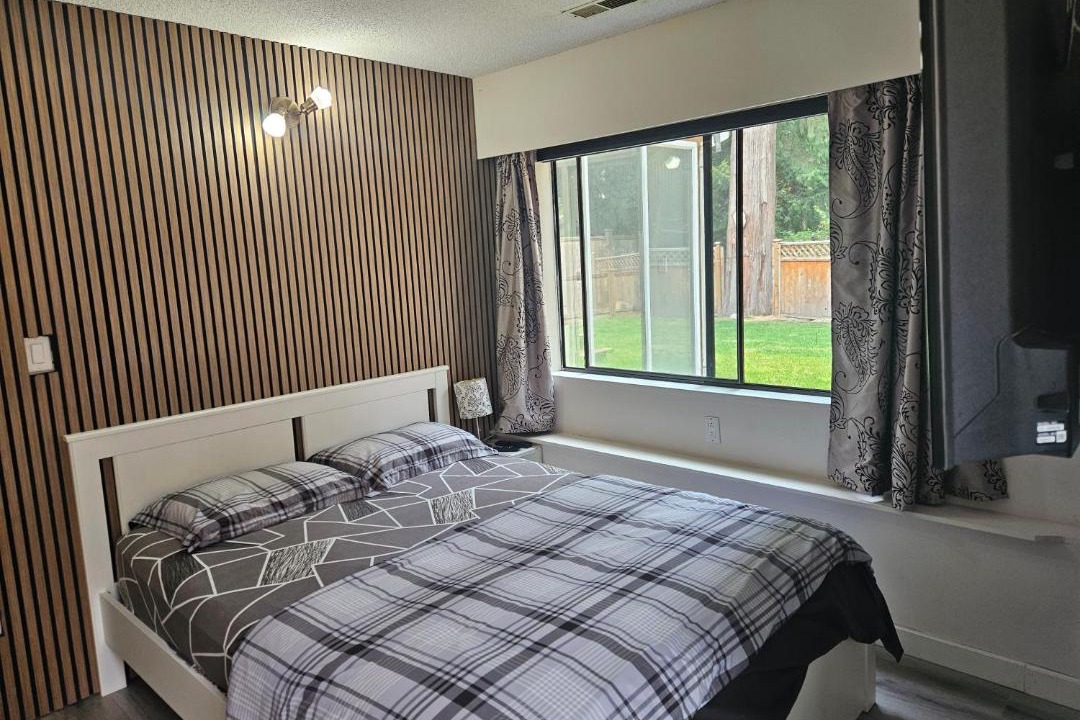 Delta Bed & Breakfast | Cozy Private Room attach bathroom own entrance Self Check-In