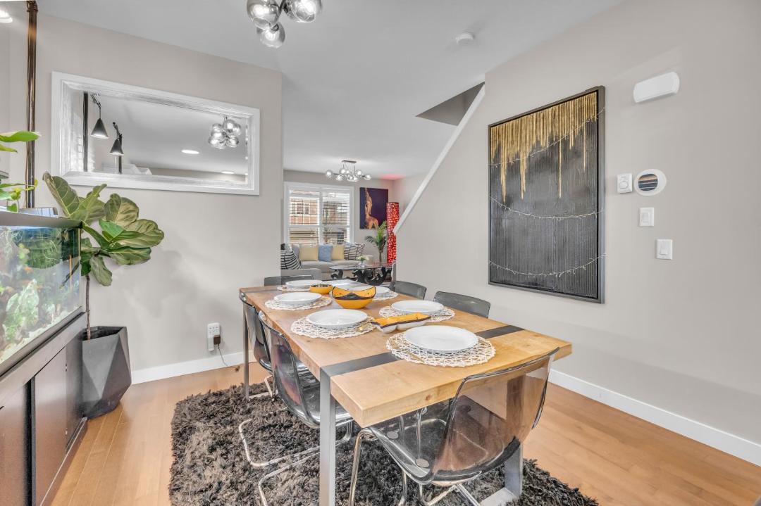 Cochrane House | Luxury 3BR Home - Theatre - Office & Master Spa