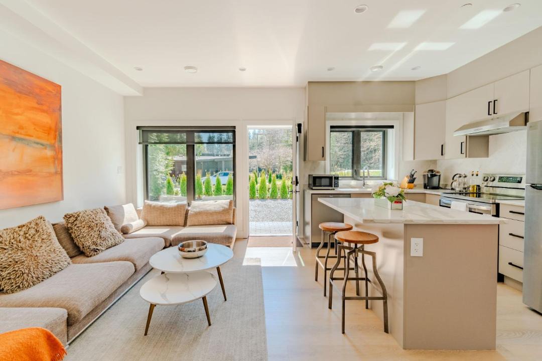 West Vancouver House | Modern 2BR Coach House, West Van- New Construction
