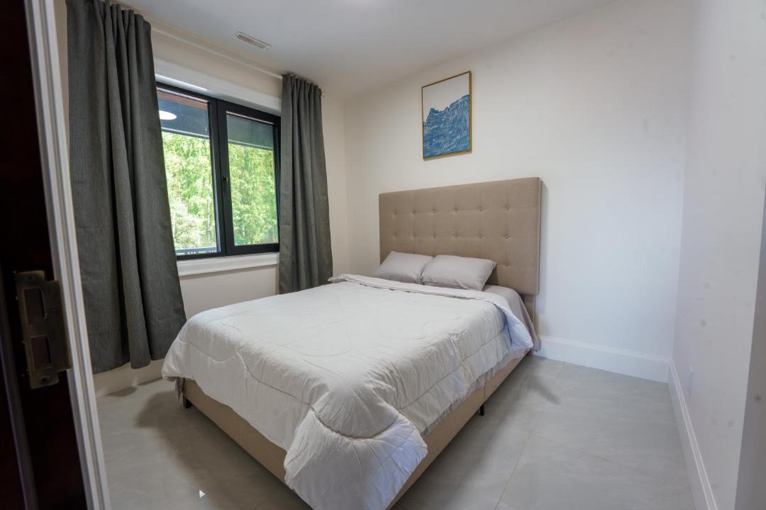 Langley Apartment | Brand-New 3 Bedroom House -Upstairs