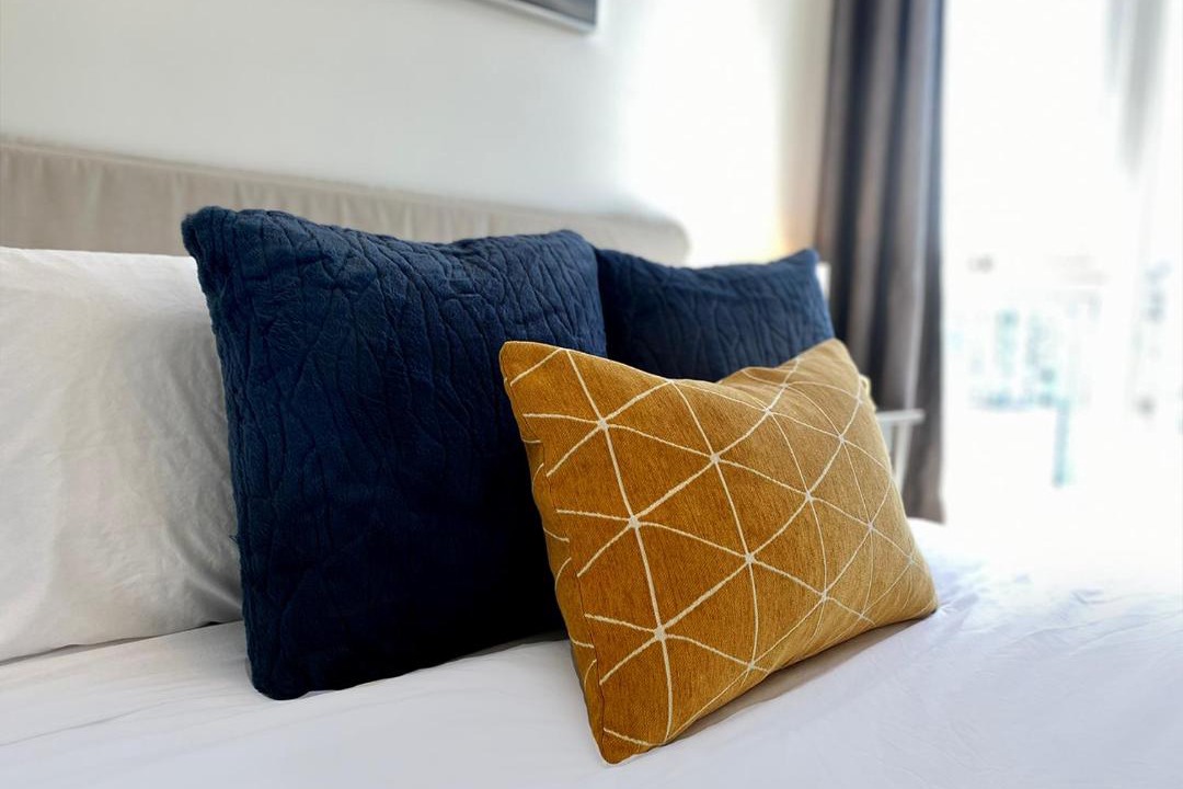 Crosstown Apartment | Modern Luxury 2BR Residence in The Downtown Core! Prime Location