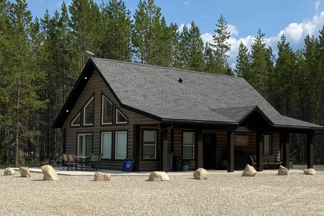 Valemount House | The Alpine Cabin