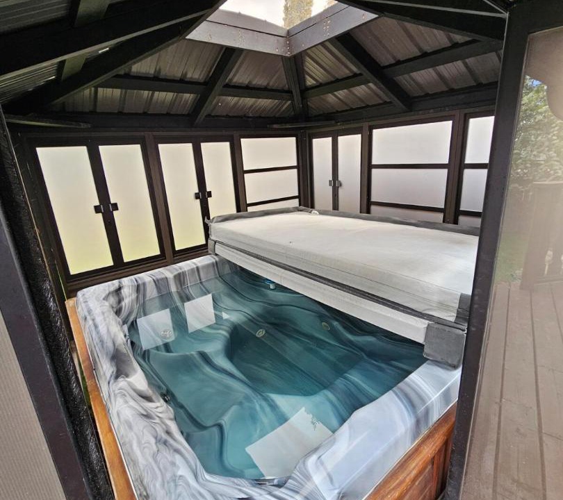 Arbour Lake House | Family Retreat Hot Tub Banff and Calgary DT Access