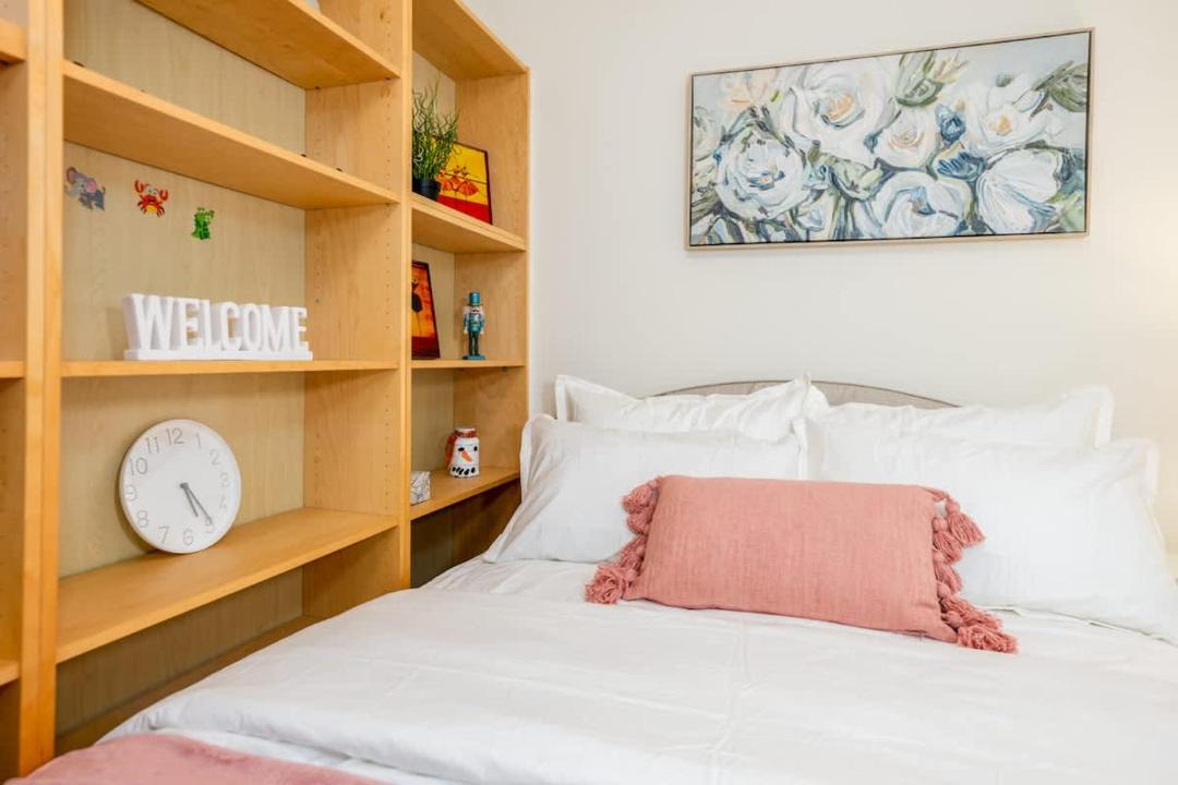 East Side House | Central Van 3BR Upper Suite - Near Skytrain