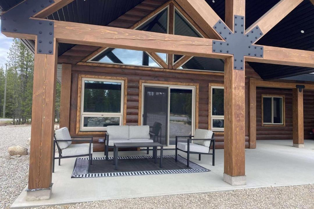 Valemount Villa | Polar Den Cabin