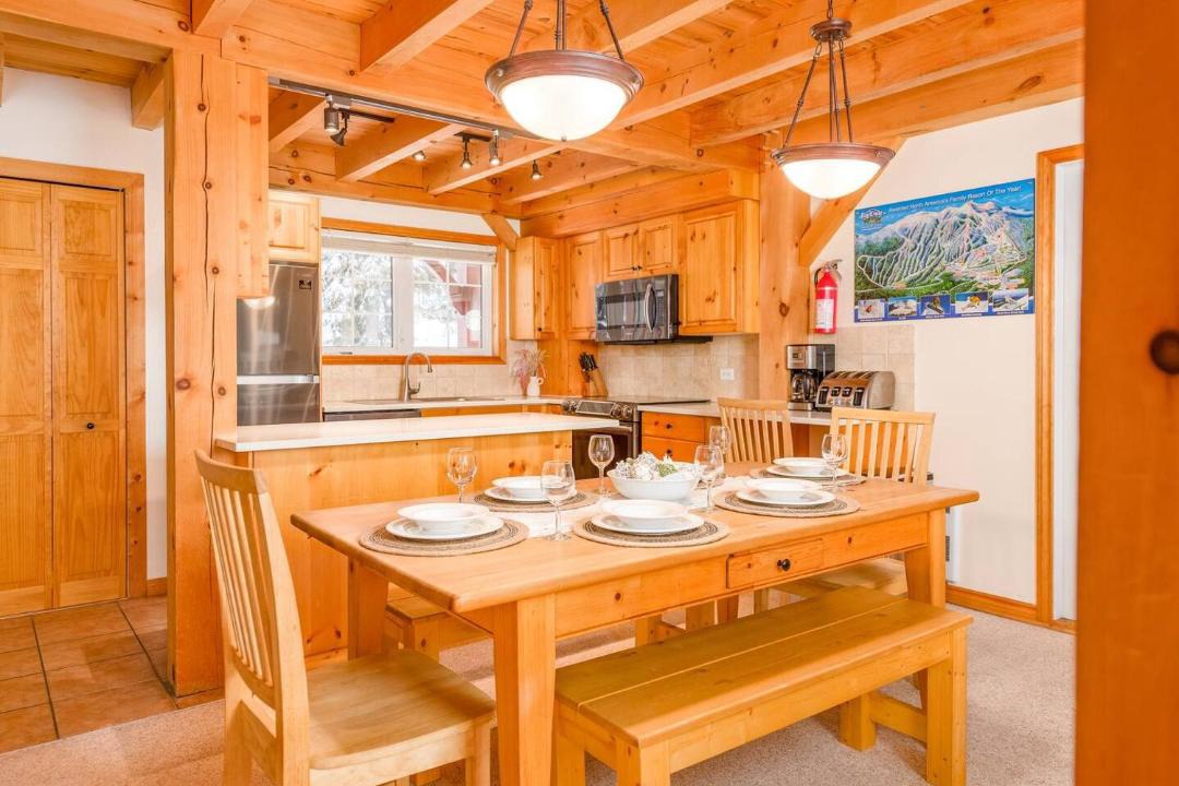 Big White Ski Resort Ski Chalet | Alpine Timber Luxury Chalet w/Hot Tub