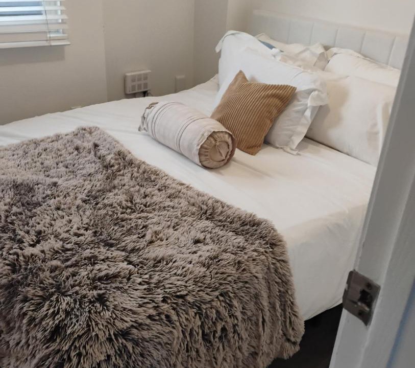 Kitsilano House | Quiet-comfy 3 bedroom house on a tree lined street in Kitsilano
