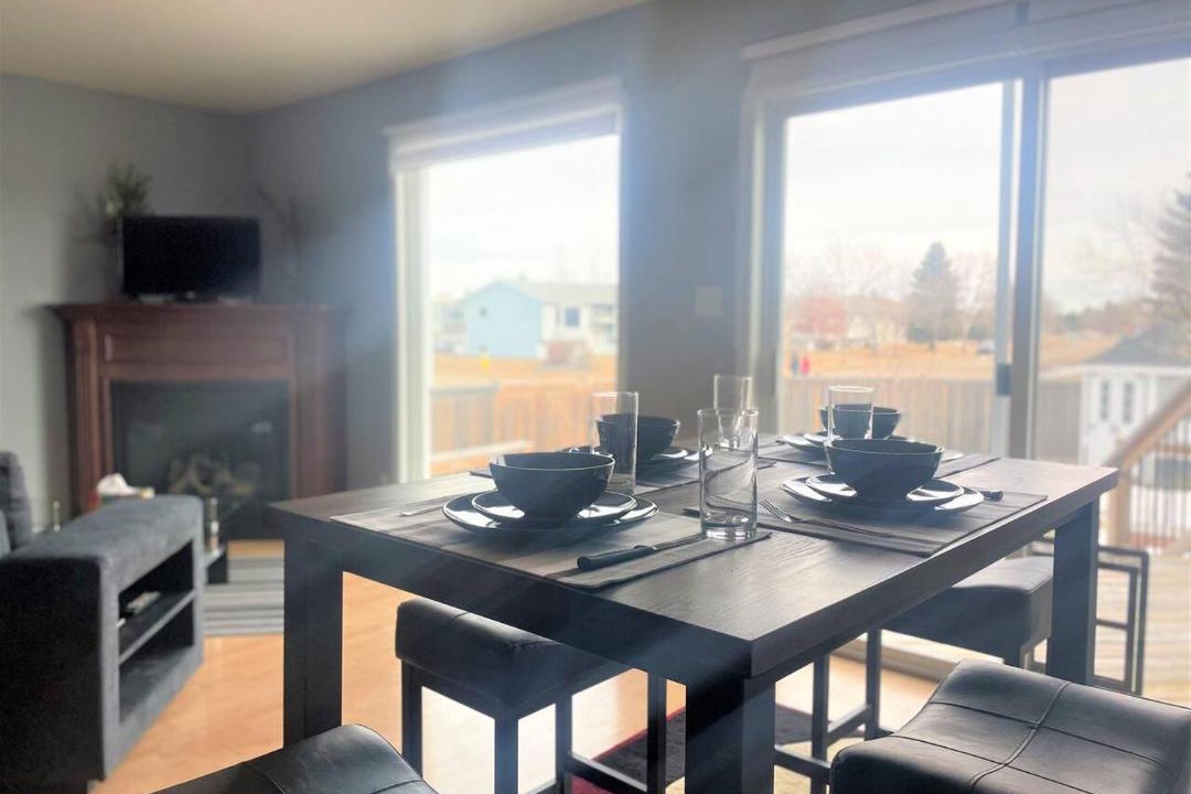 Camrose House | Spacious Duplex