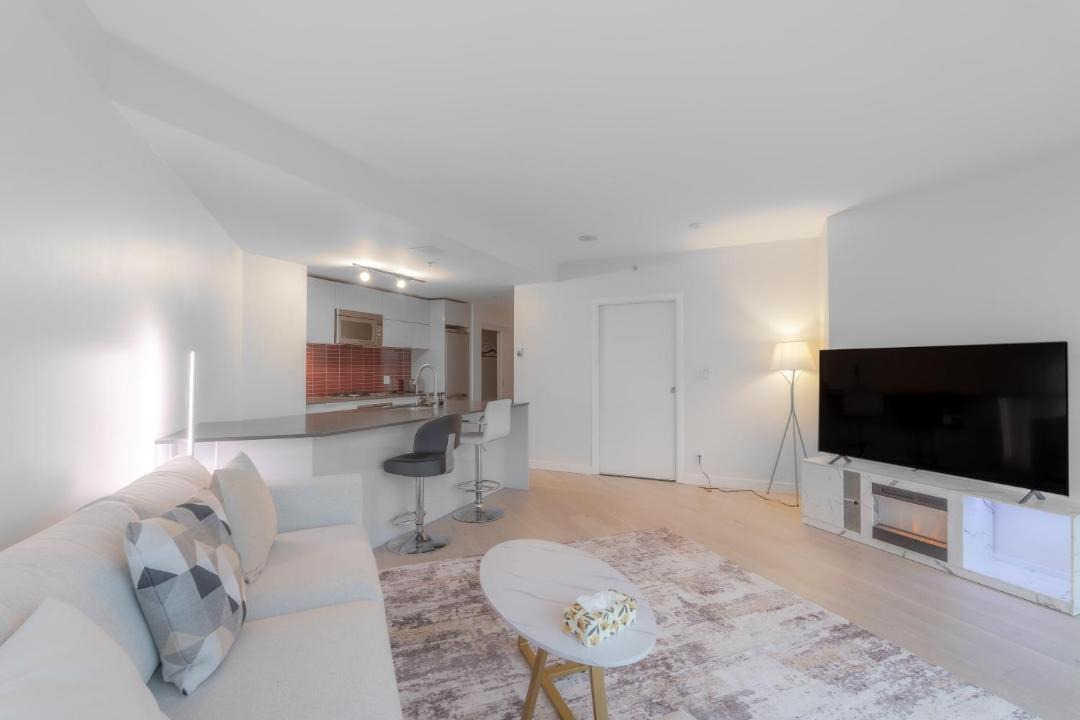 Gastown Apartment | Luxury High Rise at Gastown Near BC Place